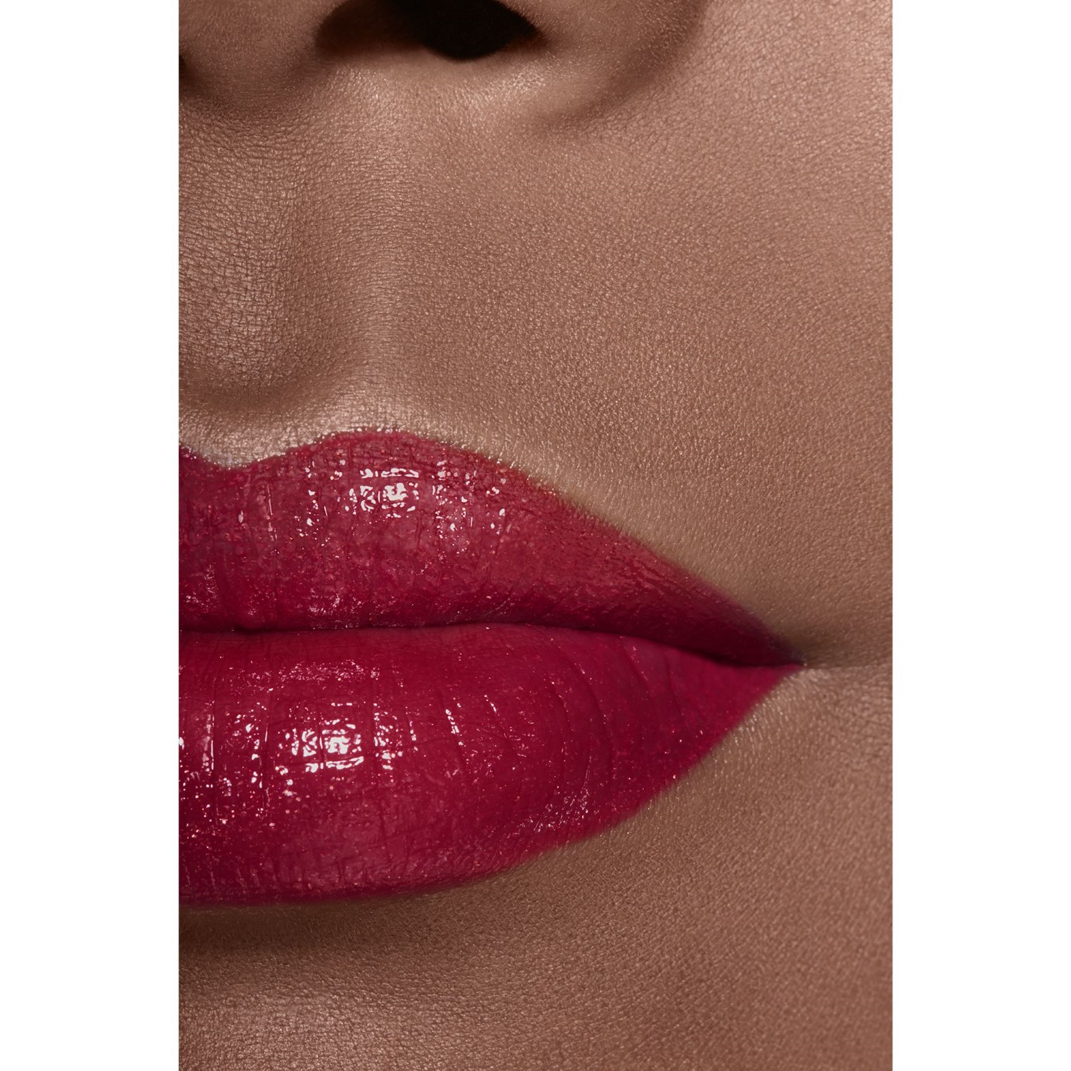 EL BÁLSAMO CON COLOR HIDRATANTE, CON UNA INTENSIDAD A MEDIDA, PARA UNOS LABIOS MÁS BELLOS DÍA TRAS DÍA